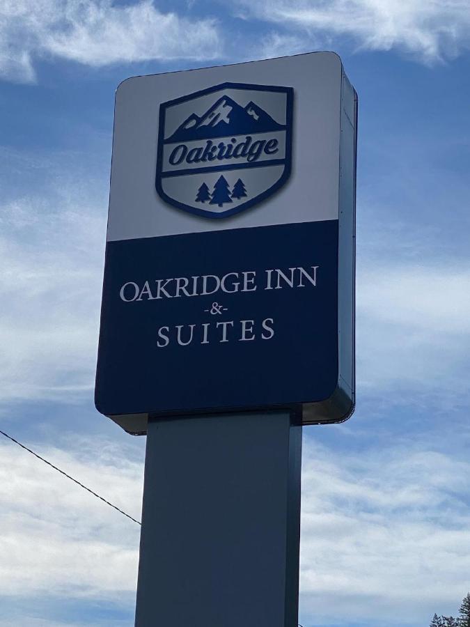 Oakridge Inn & Suites Exterior foto