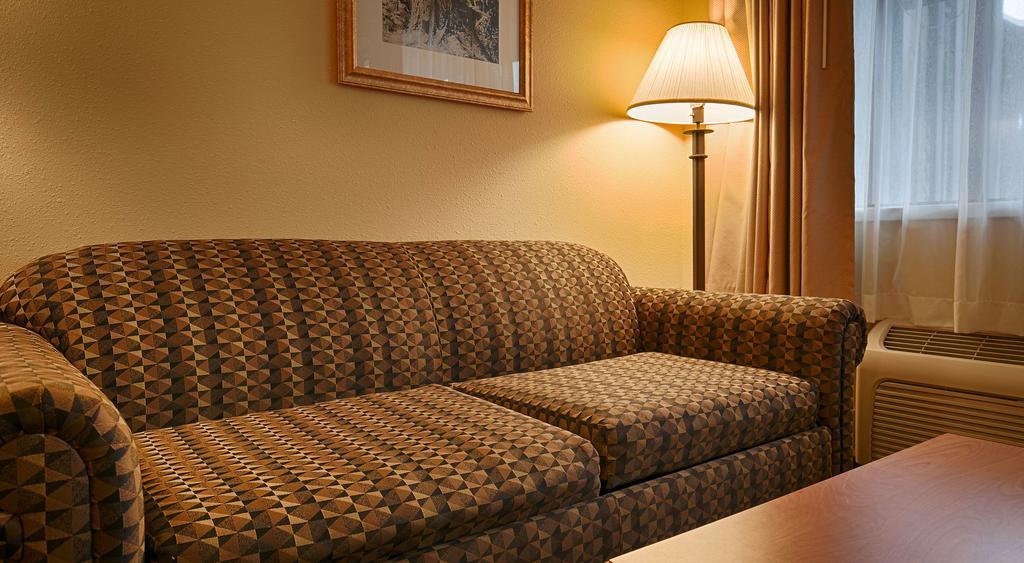 Oakridge Inn & Suites Exterior foto