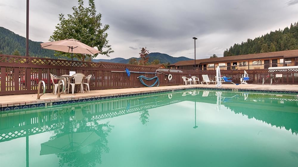 Oakridge Inn & Suites Exterior foto