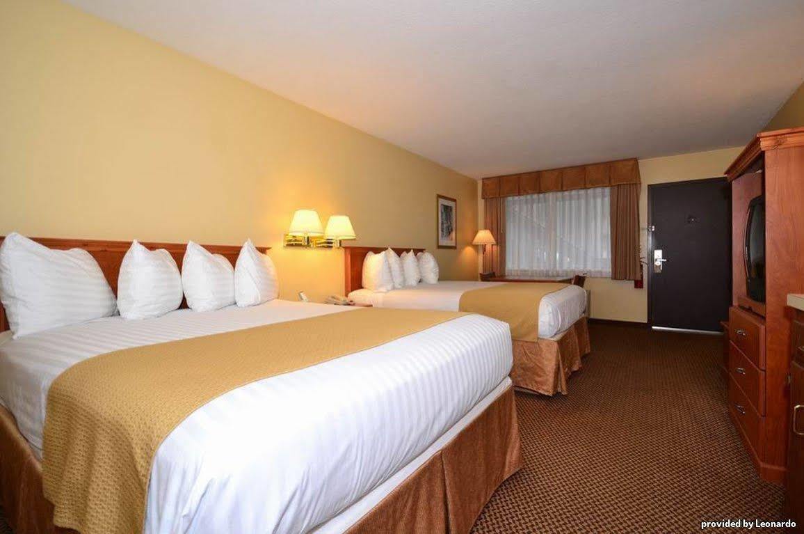 Oakridge Inn & Suites Exterior foto