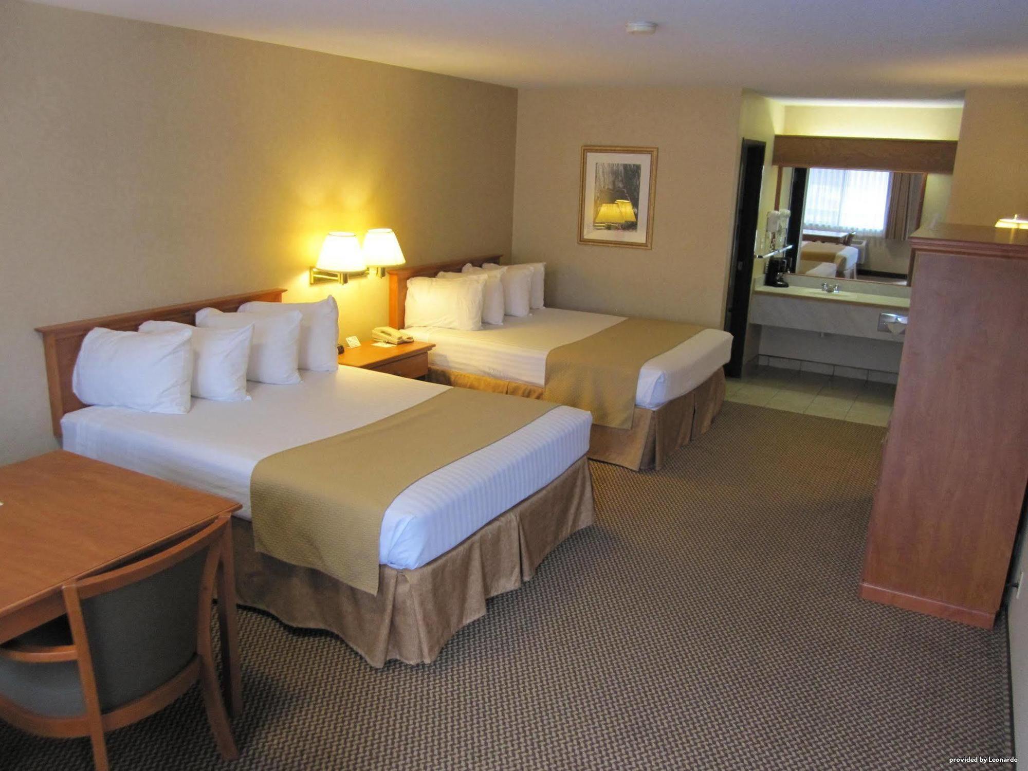Oakridge Inn & Suites Exterior foto